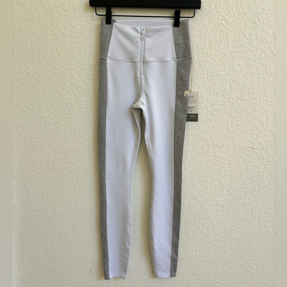 Never worn Vuori leggings with fake zipper front
